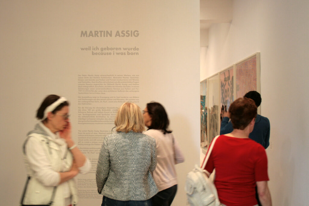 Eingang Ausstellung Martin Assig